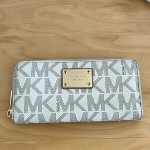 Michael kors zip wallet
